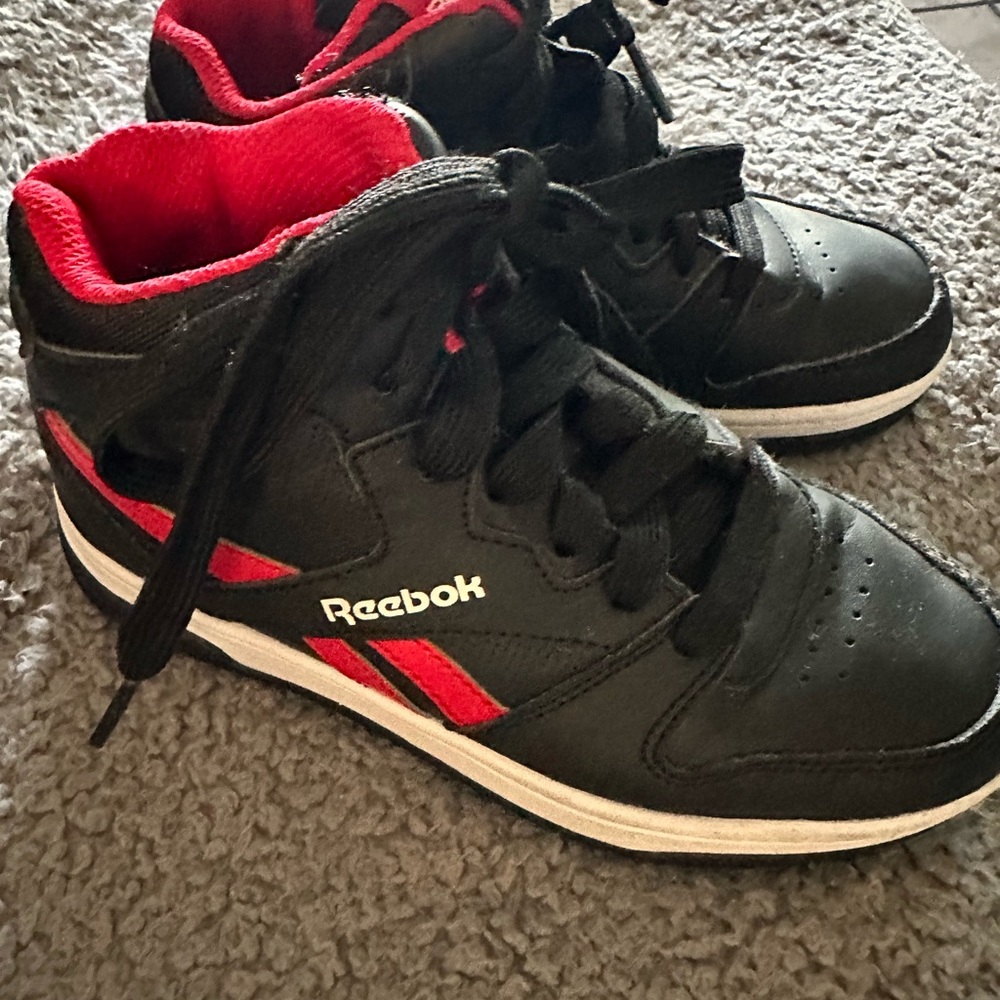 Reebok tennis size 2 like new!